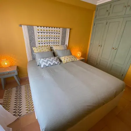 Santiago تافيرا